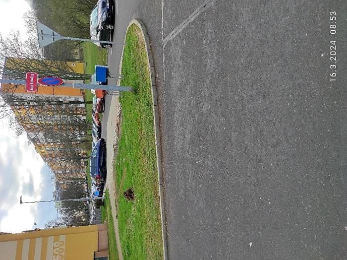 Dobrý den, oprava je již zařazeno do plánu oprav.