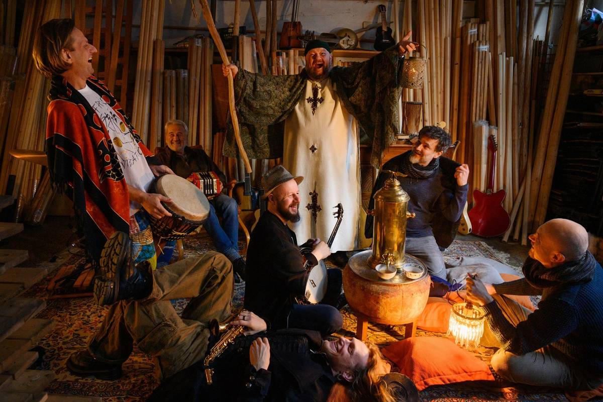 ROZHLEDNA 2024, rozhledna Krásno – sobota 8. června od 14.00 – ČANKIŠOU – world music, rock/ Brno, VÁCLAV KOUBEK – folk/ Brno, THE.SWITCH – crossover/ Praha, ČTVRT NA SMRT – alternative, punk/ Praha, ROZTODIVNÍ – poezie, acoutic/ ČR, BT´n´J – world music, funky/ Klatovy, FILISTINE – alternative rock/ Německo, STEPFATHER FRED – metal, rock/ Německo, SLAM ELEPHANT – blues rock, rock, heavy/ Německo, X_JAZZ REMIX – electronica, experimental/ Sokolovsko, OF MEN AND DEER – acoustic, alternative/ Německo, PŘETLAK VĚKU – altenative/ Praha
Rockový Lesík, kemp Lesík u Nejdku – sobota 8. června od 17.00 – FAT BAT – hard rock, heavy/ Chomutov, QUO VADIS – hard rock, heavy/ Františkovy Lázně, HEADFIRE – heavy, speed metal/ Znojmo
Tools, burger, chilli fest, Kulturní dům a MFC Březová – sobota 8. června od 15.00 – BIRCHTOWN – rock, folk/ Sokolovko, FALLEN ANGELS – pop, punk, rock/ Chodov, BEATOVÉ DRUŽSTVO – big beat, underground/ Sokolov, DIRTY BLONDES – post punk/ Praha, LUCIE REVIVAL – revival/ Praha
Od Funky po Punky, pod Chebským mostem, Karlovy Vary – sobota 8. června od 16.00 – VASILŮV RUBÁŠ – acoustic, alternative/ Praha, CHEERS – folk, punk/ Plzeň, VČERA BYLO POZDĚ – punk, alternative/ PONDĚLNÍCI – alternativní dechovka/ Praha, LEVORUKÝ EDA – alternative grunge/ Sokolov
Hospoda U Chemičky (U Fedora), Sokolov – sobota 8. června od 19.30 – BIOMECHANOID – undergroove, psychedelic/ Loket
Koupaliště Rolava v Karlových Varech – sobota 8. června od 19:00 - K.T.O. (Kamarádi táborových ohňů) – tramp, country, pop/ Praha – vzpomínka na Waldemara Matušku
VARY GOOD FEST, Šibeniční vrch, Karlovy Vary – sobota 8. června od 12.00 - PORTLESS – pop, art rock/ Praha, ADONXS – pop/ Slovensko, GIPSY.CZ – world music, rap/ Praha NOVEMBER 2ND – alternative rock/ Hranice, BURIAN – rock/ ČR, THE VALENTINES – pop rock/ Praha, SÉPIE Z HOR – experimental rock/ Krušnohoří
Galerie umění Karlovy Vary – neděle 9. června od 19.30 – VLADIMÍR JAVORSKÝ – šanson, poezie, jazz/ Ostrava