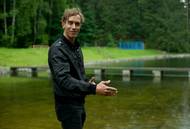 "Lidé sem do lesa často chodí sportovat. Běhají v lese a potom se jdou vykoupat. Říkali jsme si, že by bylo fajn jim dát tu možnost, aby si před během mohli uzamknout věci do skříňky, v klidu se tu převléknout, vykoupat a nebát, že něco ztratí. Plánujeme tu ale také pořádat koncerty a další akce. Chtěli bychom tu zkrátka takovou atmosféru jako z Rozmarného léta," uzavírá Vondrák v narážce na slavnou novelu Vladislava Vančury.