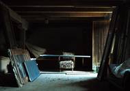 Uvnitř mlýna jsou zachovalé sto let staré trámy a původní dřevěná podlaha.