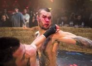 Popularita bitek, v nichž proti sobě stojí dva soupeři bez rukavic a které v Rusku pořádá organizace Top Dog, prudce roste.