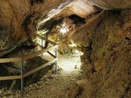 Balvanitý dóm je v přístupné části jeskyně Na Turoldu, jediné veřejnosti zpřístupněné jeskyni v druhohorních vápencích v České republice.