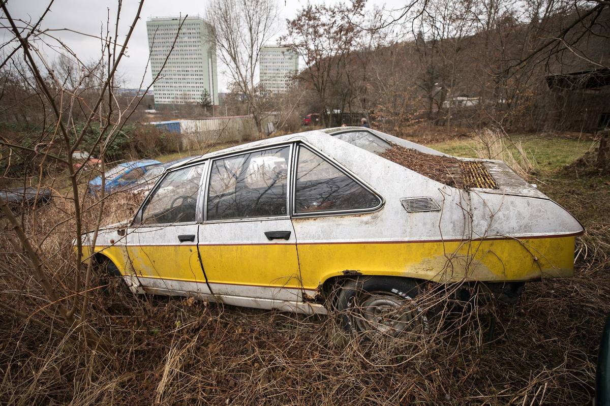 Tatra T613, kterou údajně jezdili policisté z Útvaru rychlého nasazení.