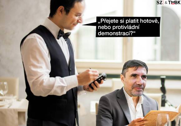 Přední český dezinformátor Ladislav Vrabel zjistil, že pořádáním demonstrací se dá vydělat přinejmenším milion. A pak z toho platit věci. Další koláž populárního grafika pro Seznam Zprávy.