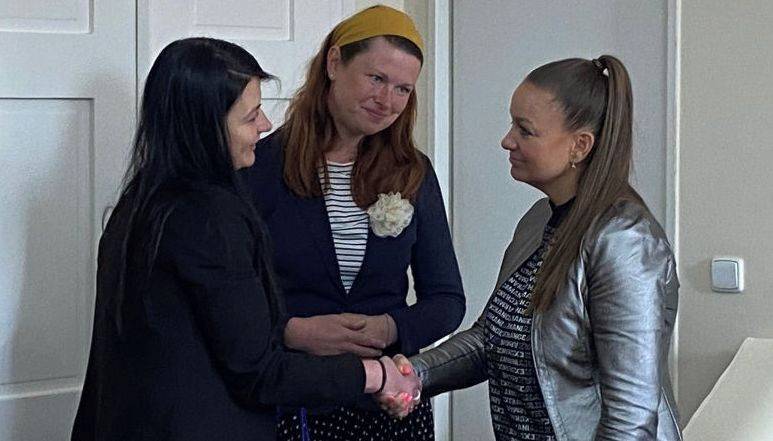 Zlín - Spolupráce Magistrátu města Zlína s partnerským městem z polského Chorzówa má konkrétní podobu také v oblasti školství. Náměstkyně primátora Martina Hladíková přijala ve čtvrtek 27. dubna delegaci ředitelek tří mateřských škol z Chorzówa. Polskou delegaci doprovázela ředitelka MŠ Slovenská a Podhoří Jana Moučková.