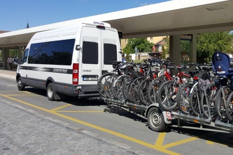 S ohledem na ukončení licence nebude dočasně v provozu cyklobusová linka do Českého středohoří (Roudnice nad Labem – Litoměřice – Mukařov / Kletečná). Cyklobus byl každoročně v provozu od dubna do začátku září, vždy o víkendech a svátcích. O nadcházejícím víkendu už nevyjede.
Číst dál...