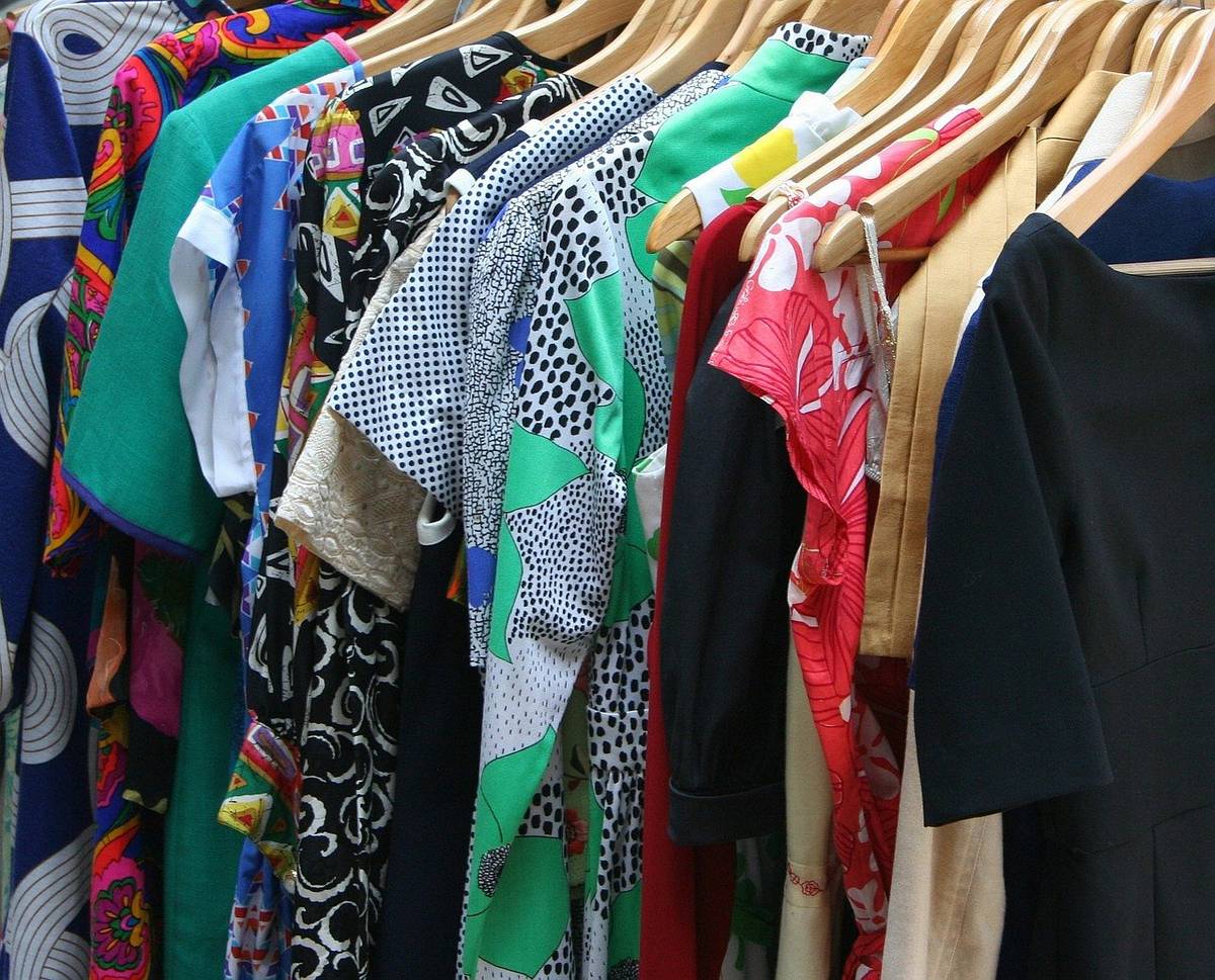 Dobročinný secondhand Fashionforhelp – móda pomáhá - s nabídkou světových značek a společnost Broome, s. r. o. Vás zve na pátek 24. listopadu 2023 v době od 8 do 18 hodin a na sobotu 25. listopadu 2023 v době od 8 do 11.30 hodin




do třídírny textilu secondhandu v Bystrém, ulice Sulkovská 481 - do bývalého areálu Vlněny – na výprodej bund, svetrů, mikin, riflí, kalhot, sukní, šatů, halenek, bot, triček, trik s dlouhým rukávem, šátků, pracovního a bytového textilu, dětského oblečení a dalšího zboží.
Všechno zboží bude prodáváno od 25,- Kč za kus – aktuální ceník je vystavený na výprodeji.
Dětské oblečení bude po celou dobu akce prodáváno od 25,- Kč za kus.