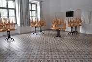 Až se oteplí, budou moct hosté posedět i venku.