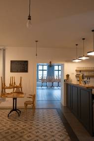 Až se oteplí, budou moct hosté posedět i venku.