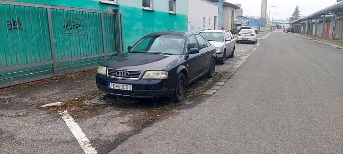 Po vykonaní opakovanej obhliadky bolo zistené, že predmetné vozidlo zn. Audi na tomto mieste už neparkuje.