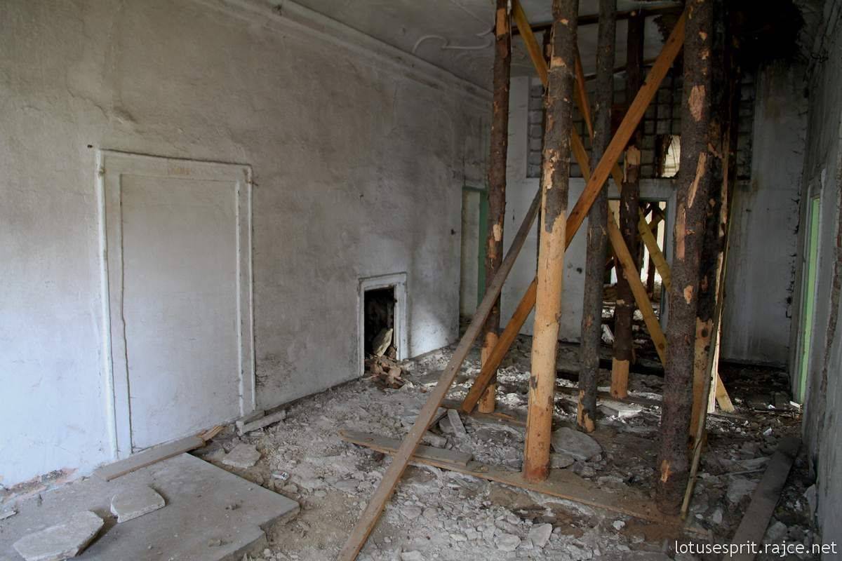 Na torzu historické stavby se vystřídalo několik desítek dělníků, řemeslníků a restaurátorů.