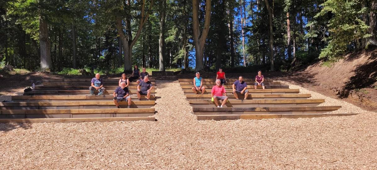 VŠICHNI JSTE SRDEČNĚ ZVÁNI NA SLAVNOSTNÍ ZNOVUOTEVŘENÍ LESNÍHO DIVADLA V KŘENOVICÍCH.
OBČERSTVENÍ A DOBRÉ POČASÍ(snad) ZAJIŠTĚNO.