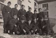 Luděk Svoboda (nahoře druhý zleva spolu s bratrem) narukovali jako ideologicky nespolehliví k PTP do Hradce Králové.