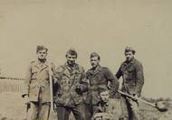 Stanislav Lekavý (zcela vpravo s lopatou) byl povolán do PTP v listopadu 1950, kde si odsloužil tři roky.