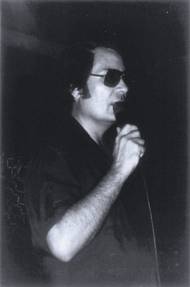 Stavy Jonesovy paranoie se však neustále stupňovaly. Ke členům své sekty téměř dennodenně promlouval v monotónních projevech, které trvaly i několik hodin.