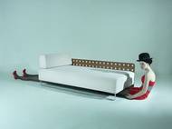 Bára Prášilová z cyklu Never Happened, 2012. Surreálné snímky Báry Prášilové se balancují na hranici mezi realitou a fikcí, často s nádechem lehce absurdního humoru. Autorka byla oceněna na mezinárodní soutěži Hasselblad Masters Award 2014 a má za sebou i mnoho dalších významných úspěchů.