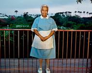 Andrej Balco, z cyklu Domésticas, 2010. Portréty brazilských žen a mužů, kteří slouží v domácnostech místních dobře situovaných obyvatel.