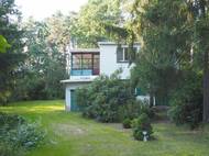 Chata se v nabídce realitní kanceláře objevila letos v létě, prodávající za ni požadoval původně 11,9 milionu korun.