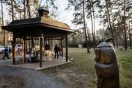 Svatojosefský minerální pramen v Kersku. Otevřen byl roku 1934, ale jeho dnešní podoba je z roku 1985, kdy byl navrtán až do hloubky 81 m. Minerální vodě z něj se mezi místními říká "kerka".