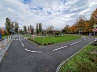Dětské dopravní hřiště při Základní škole Veronské náměstí na Praze 15 patří k nejmodernějším v Česku.