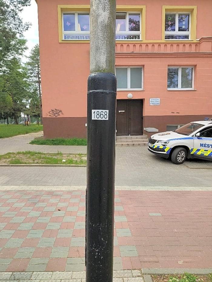 Závady odstraněna, dvířka zajištěny.