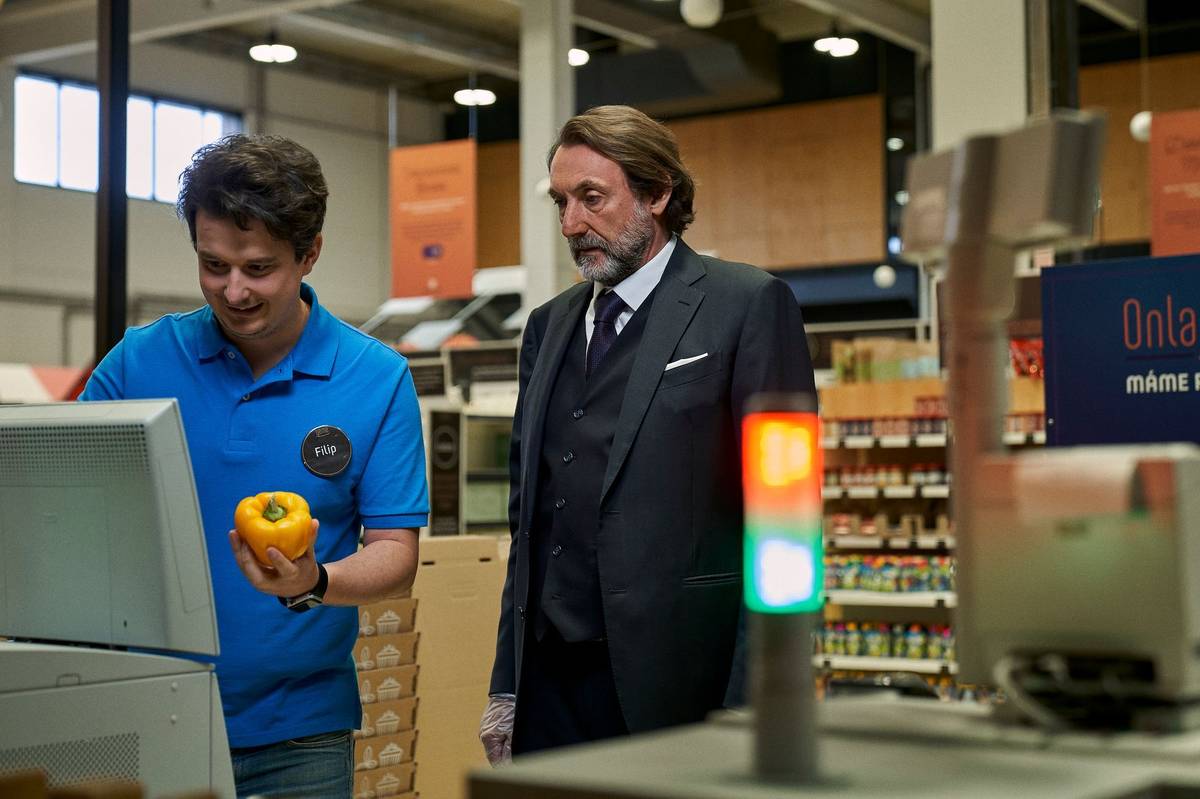 Ady Hajdu jako Viktor Hudák.