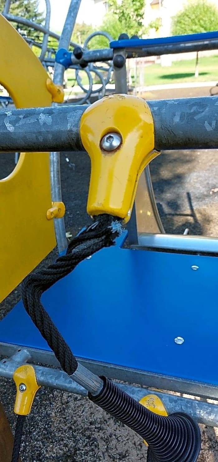 Dobrý den, 
3.10.2023 proběhla výměna madla.
Pěkný den přeje
Michaela Juránková Hrbková