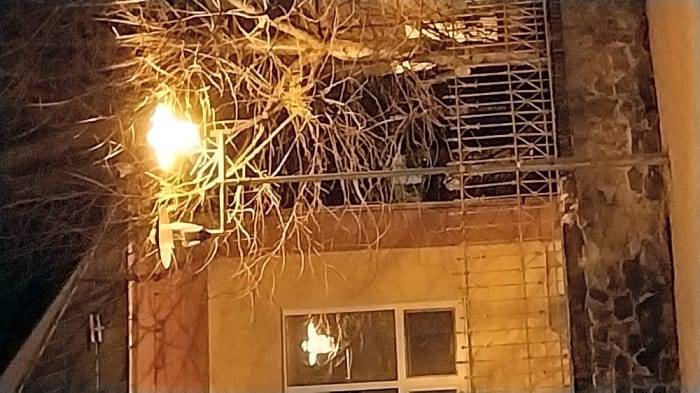 Dakujeme za Váš podnet, lampa VO bude čoskoro opravená.