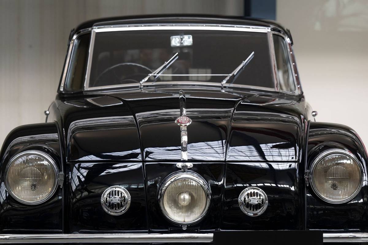 Černou Tatru 77a z roku 1937 po pečlivé renovaci ukázalo Národní technické muzeum, které ji mělo v depozitáři už od roku 1974. Před nedávnem dokázali i prostřednictvím evropských fondů zajistit téměř šestimilionovou investici na její znovuoživení, a tak dostala druhý život přesně po padesáti letech odpočinku.