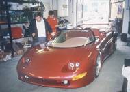 Václav Král (vlevo) a jeho Mysterro. Druhý název Innotech dostal vůz podle názvu firmy Zdeňka Mrkvici, který projekt financoval.