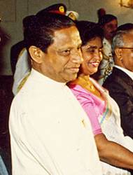 1. května 1993 - Při pumovém atentátu byl zabit srílanský prezident Ranasinghe Premadasa. Atentát spáchali Tygři osvobození tamilského Ílamu.