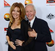 V bulváru se v posledních letech objevil hlavně v souvislosti s rozvodem s Kozlowskou nebo kvůli sporu o daně s australskými úřady. Značka Dundee ale stále funguje. Motivy z filmové série využili autoři reklamy právě na podporu australského turismu. Vysílala se před několika lety v prime timu během amerického finále Super Bowlu a Hogan v ní krátce vystupoval.