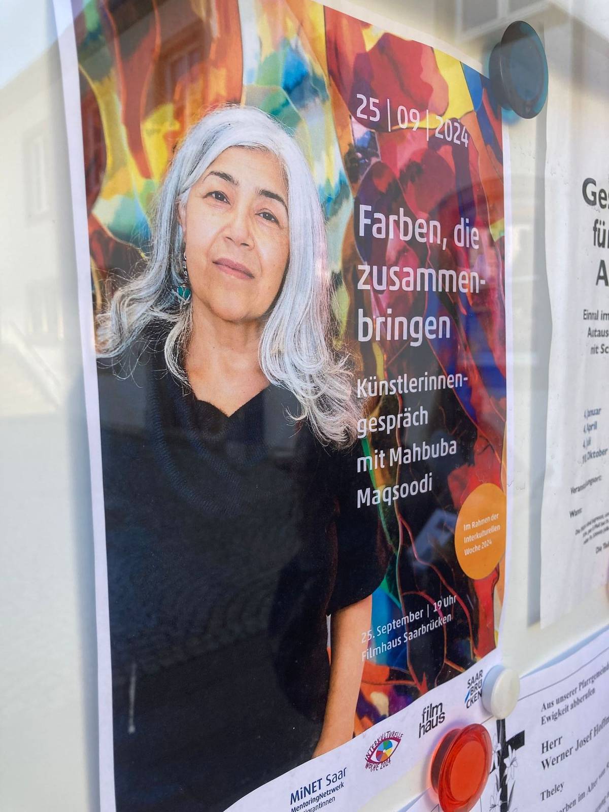 "Co víme o poselství Adama a Evy? Co nám říká odkaz Mojžíše a jeho deset přikázání? Jsou společné všem kulturám. Každý muslim jim rozumí, i každý Žid, vlastně každý ateista. Ta poselství jsou univerzální," řekla umělkyně v roce 2020 pro zpravodajský web Deutsche Welle.