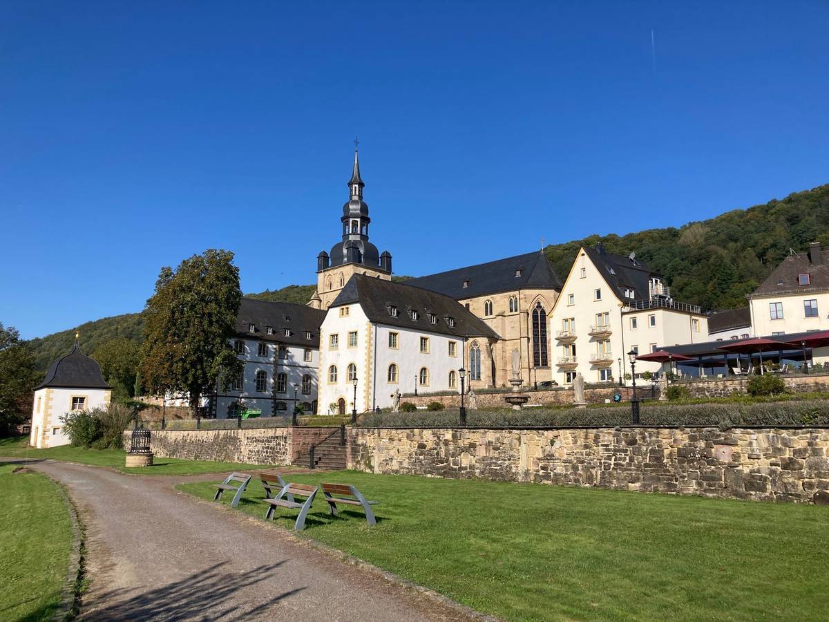 Historie benediktinského kláštera, nacházejícího se v obci Tholey v německém Sársku, sahá až do 5. a 6. století. První písemná zmínka pochází z roku 634.