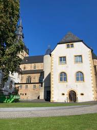 Během historie zažil úpadky, včetně zničení v dobách francouzské revoluce. V roce 1949 klášter místní znovu obnovili a dnes je známý nejen svou bohatou historií, ale i moderními vitrážemi, které zahrnují díla Gerharda Richtera a Mahbuby Maqsoodi.