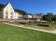 Na provoz si dnes klášter vydělává i provozem přilehlého gasthausu, což je hostinec v německém stylu s barem, restaurací, banketovými prostory a hotelovými pokoji k pronájmu. Pracují v něm mniši z kláštera.