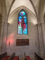 "Skrze barvu a pohyb v barvě dosáhnu toho, co chci," řekla Maqsoodi v roce 2020, kdy na oknech pracovala, pro zpravodajský web Deutsche Welle.