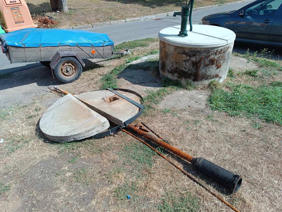 Dobrý den,  studny byla opravena 3.9.2024.  Děkujeme za trpělivost.