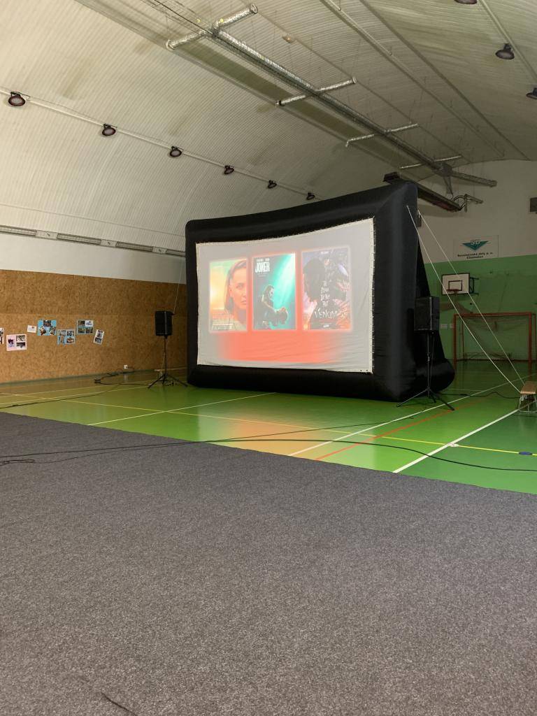 promítání ve sportovní hale Málkov 11.10.2024