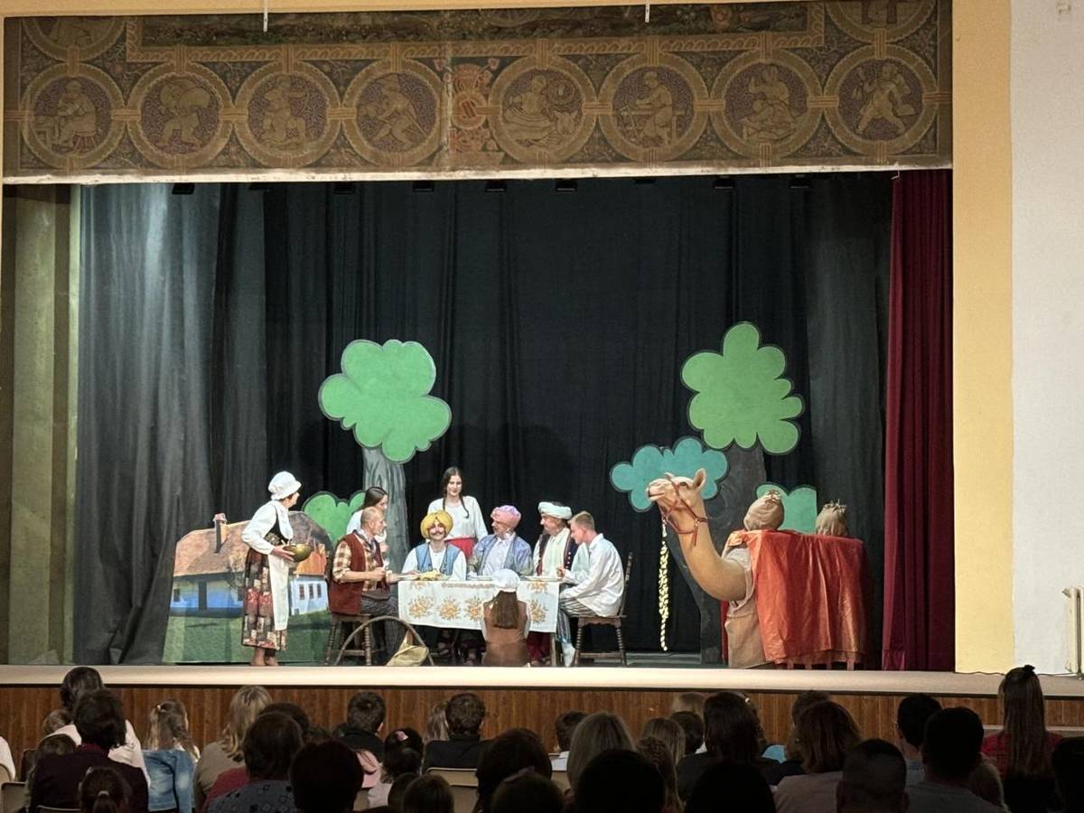 Divadelní představení Lotrando a Zubejda proběhlo pro děti v sokolovně v Dolní Rovni.