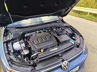 Pod kapotou stále najdeme i naftový dvoulitr TDI. Ten podle automobilky vypouští ještě méně emisí než jeho benzinový protějšek.