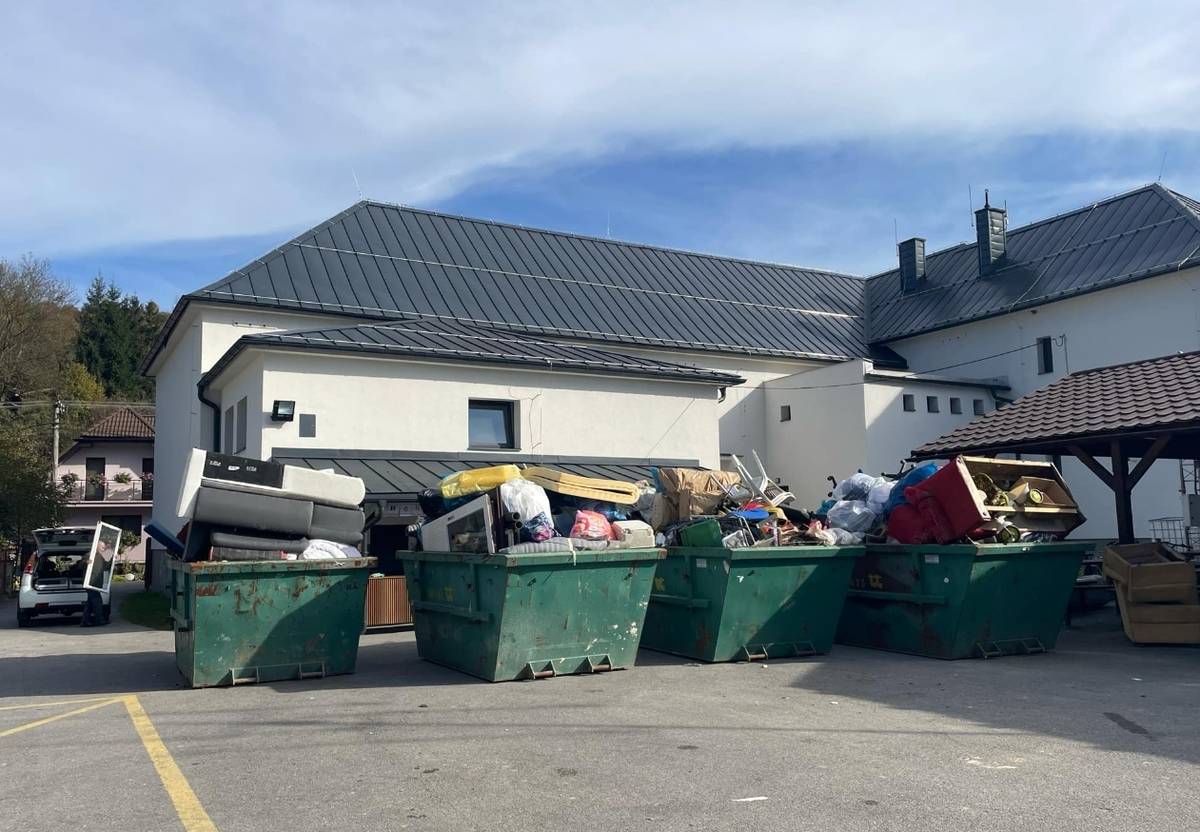 Sobota 19. októbra 2024 patrila v obci Hlboké nad Váhom jesennému zberu objemného odpadu a elektroodpadu.