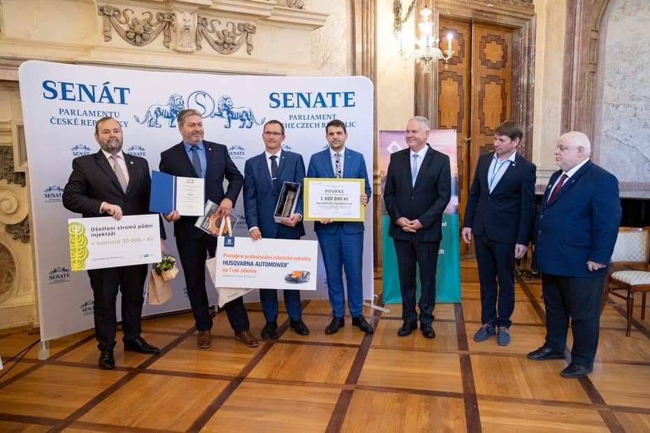 Celostátním vítězem a držitelem Zelené stuhy České republiky 2024 se stala Obec Babylon (okres Domažlice) z Plzeňského kraje. Ocenění získala za moderní, systematický, profesionální a citlivý přístup k obnově a tvorbě veřejných prostranství a sídelní zeleně a k ochraně přírodních hodnot.