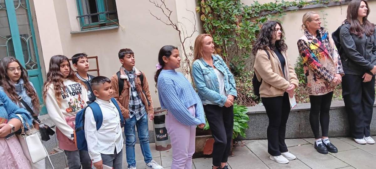 Dňa 30.9.2024 sme dostali príležitosť zúčastniť sa výnimočnej exkurzie v Bosakovej banke v Prešove. Šesť žiakov z druhého stupňa osobne privítal Ing. Rudolf J.M. Bosak.