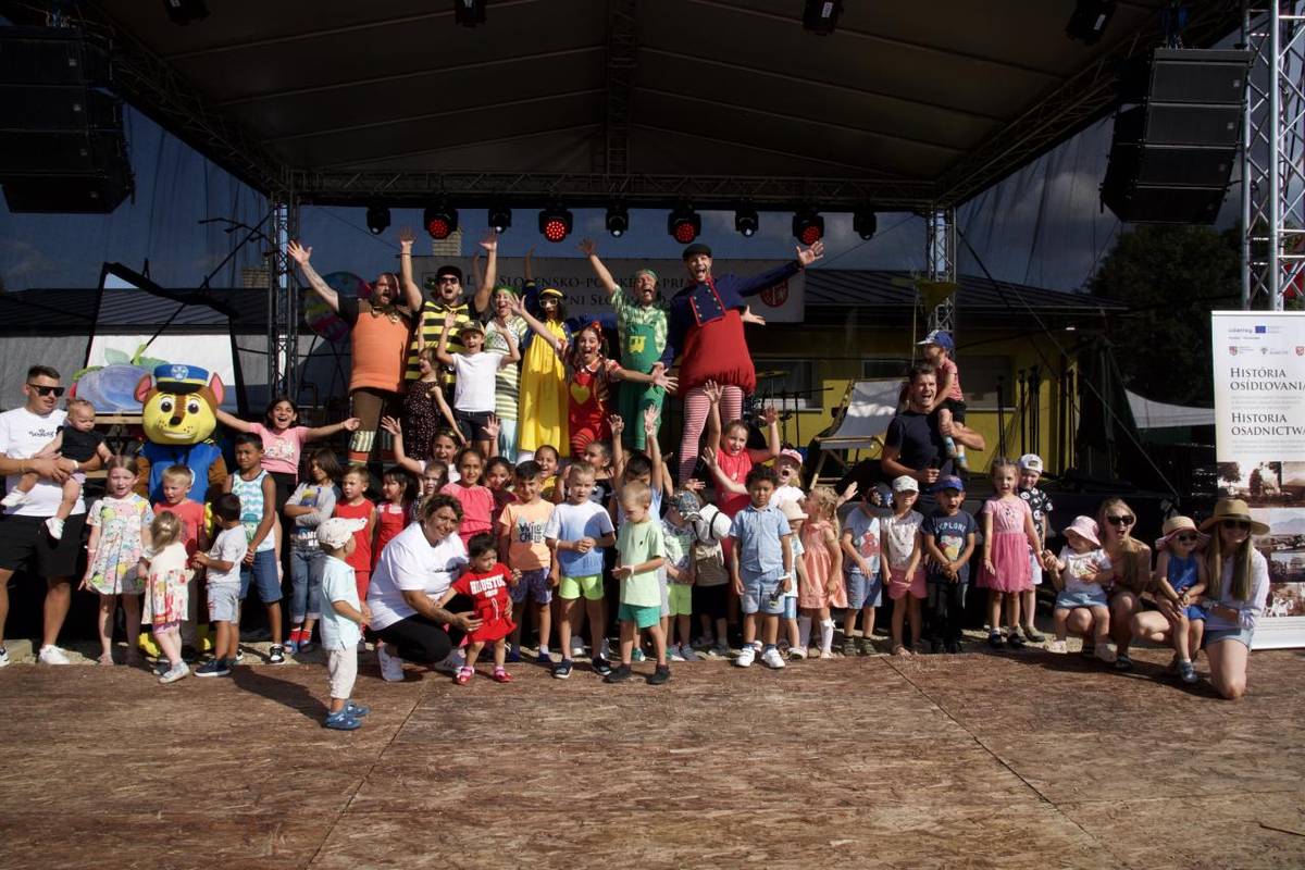 17. - 18. 8. 2024  Projekt č. INT/PO/I/0025 pod názvom "História osídľovania Slovensko-poľského pohraničia a budovanie spoločnej identity jeho súčasných obyvateľov" je spolufinancovaný Európskou úniou z Európskeho fondu regionálneho rozvoja v rámci programu Interreg Poľsko-Slovensko 2021-2027.