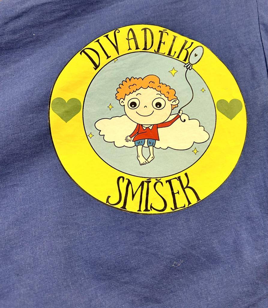 Letošní první divadýlko bylo velmi poučné a zároveň zábavné. Děti zjistily, že je důležité mít kamarády a jak správně se mají k sobě chovat. Všem se představení líbilo :)