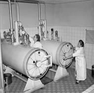 VUAB Pharma se v Roztokách u Prahy farmaceutické výrobě věnuje i dnes, se soustředí na produkci nystatinu, léčivé látky účinné proti proti kvasinkovým plísním, v brněnském závodě vyrábí protinádorové léky. Na tradici československé výroby penicilinu pak navazuje společnost AtB Pharma (dříve Biotika) ve Slovenské Ľupči. Podnik založený v roce 1953 býval součástí koncernu Spofa, který sdružoval všechny farmaceutické podniky v Československu.