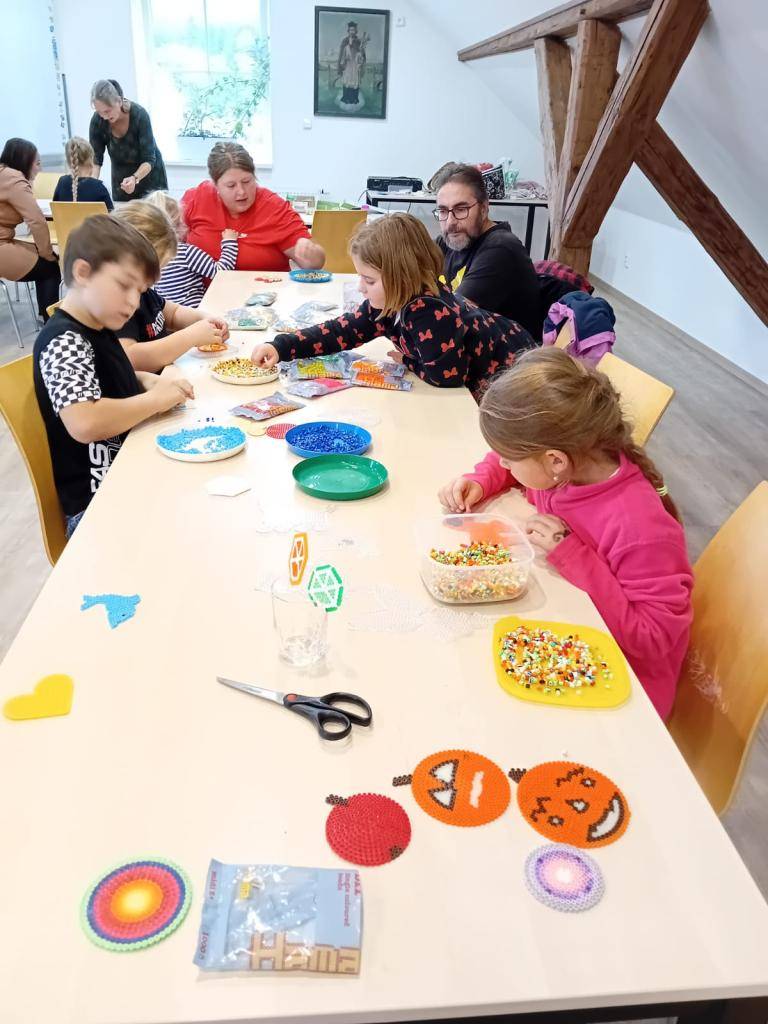 Dne 19.10. se v komunitním centu OÚ Babylon uskutečnila akce Podzimní dílny.