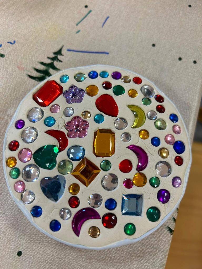 Děti ze třídy Koťátek tvořily se svými rodiči.