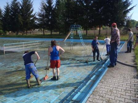 Čištění koupaliště 5.5.2012